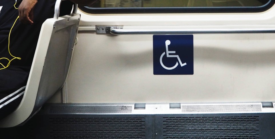 Accesibilidad para discapacitados en el transporte japonés