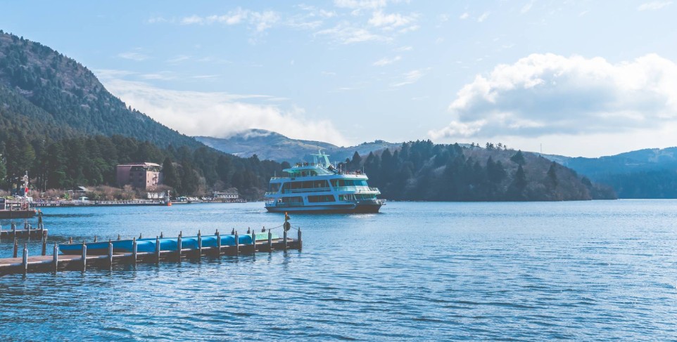 Barcos en Hakones, Japón