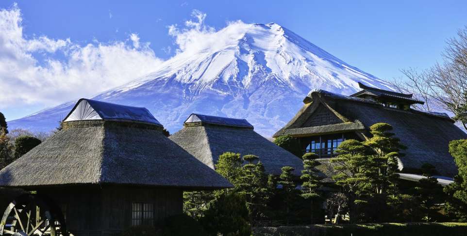 Casas japonesas cerca del monte Fuji, Actividades en Japón